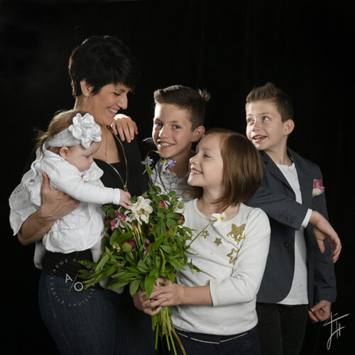photo de famille faite à Dijon en studio pour la fete des meres