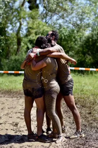 groupe de sportif se serrant