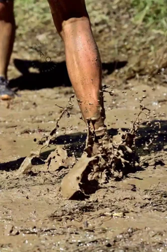 photo de pied dans la boue pendant la ruée des Fadas à Dijon