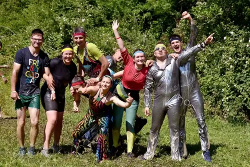 Bourgogne 2025 groupe de personnes déguisées