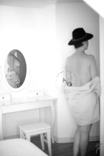 femme nue de dos reflet miroir