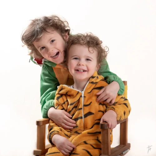 deux frères déguisés