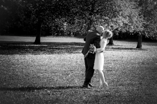 couple dansant au soleil à Chevigny saint Sauveur