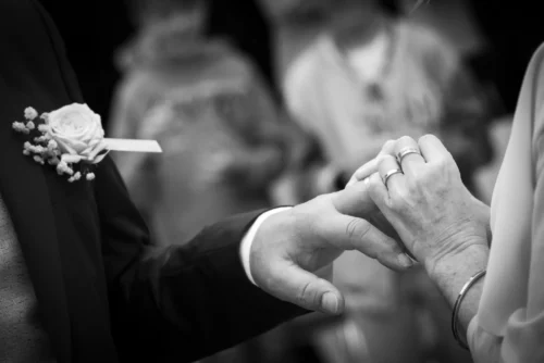 passage des alliances à la mairie. Cote d'Or